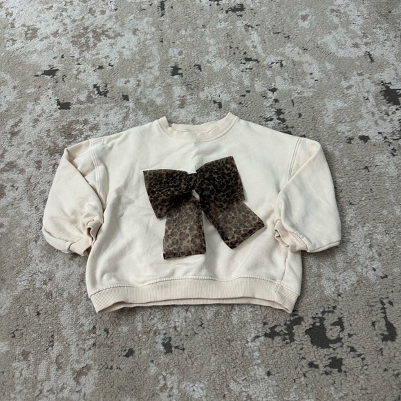 Girls Zara Pullover Crewneck Size 5 - Cream w/ Cheetah Print Bow Detail - Picture 1 of 3